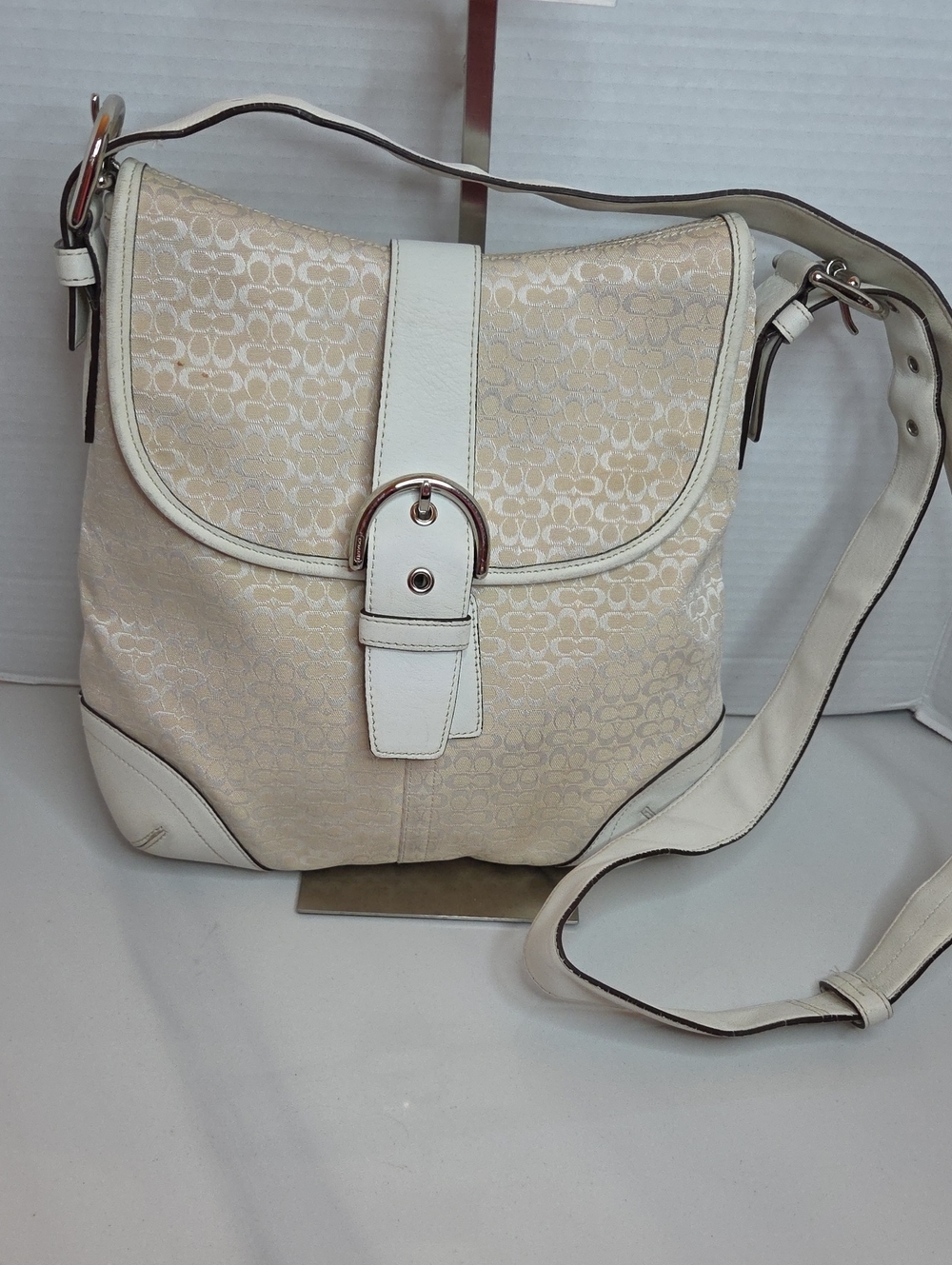 Vintage Coach Cream Soho Buckle Shoulder Bag - Style 6376